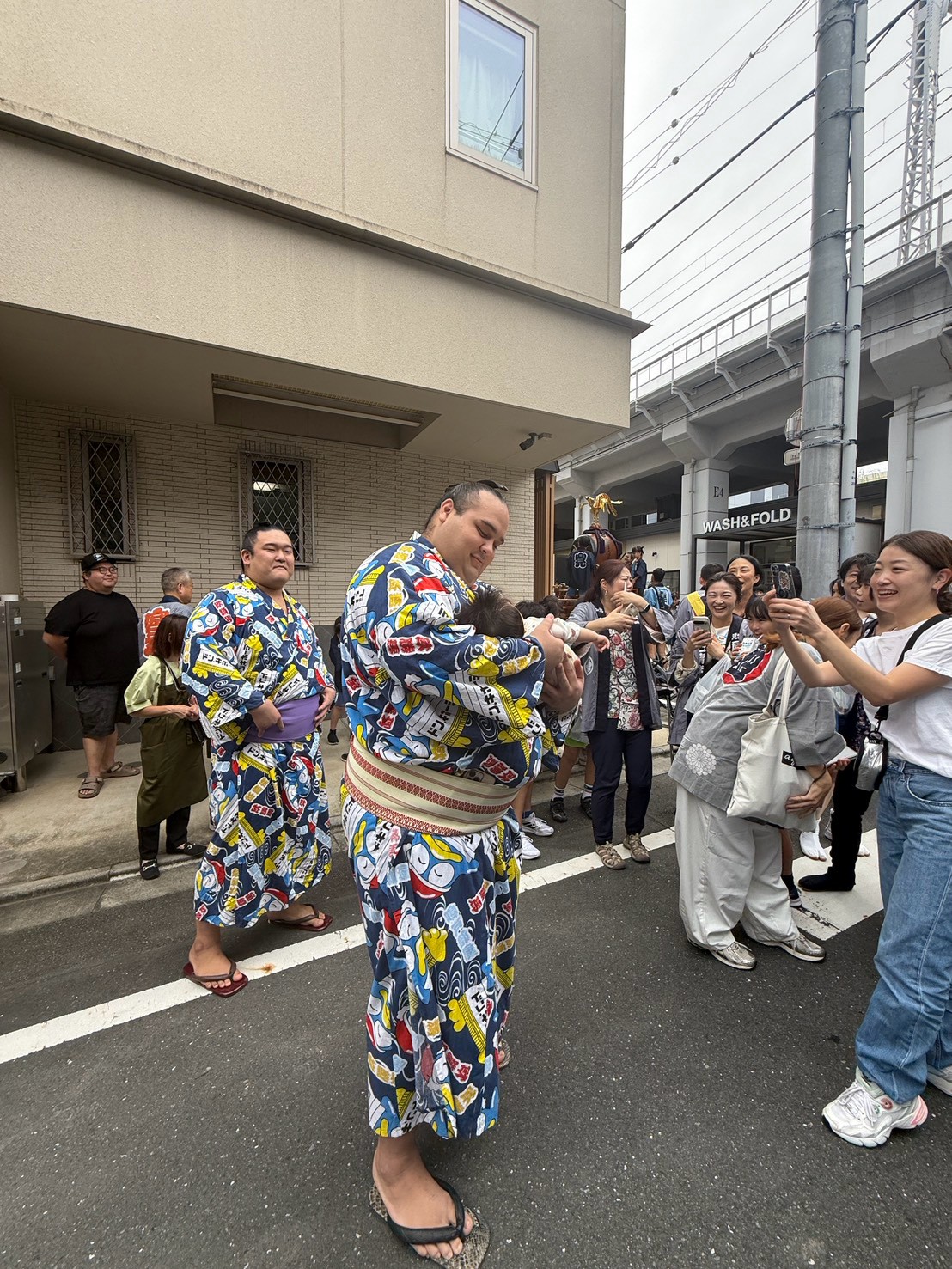 祭りの日に広がる、笑顔の輪